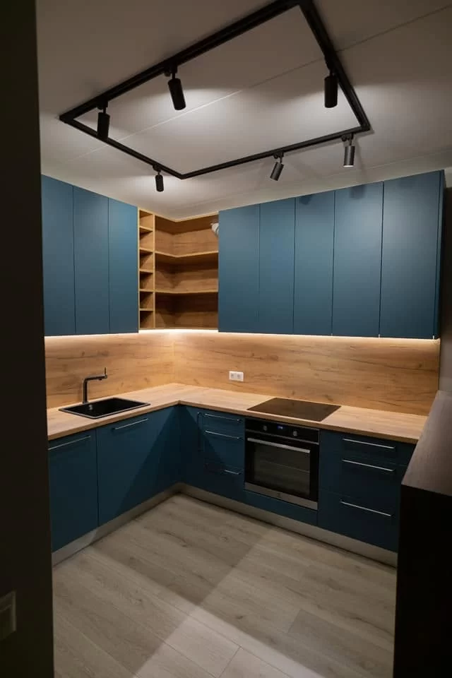 Moderna L veida virtuve ar elegantu dizainu